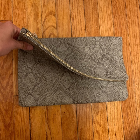 Clutch - Picture 2 of 9